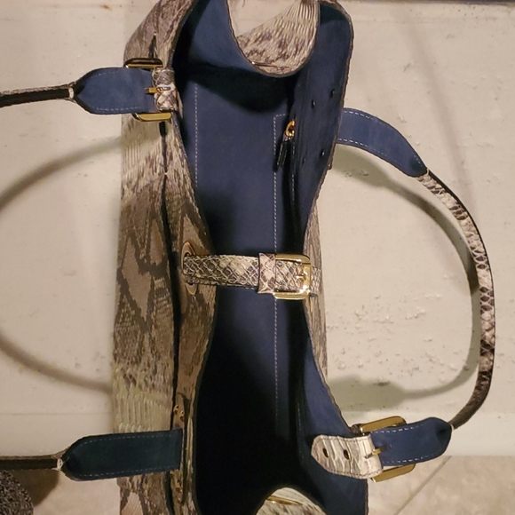 Italian Gen Leather Python Print Large Purse - Picture 10 of 16